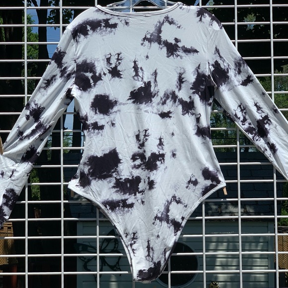 Back/white tie dye long sleeve bodysuit - Picture 5 of 8